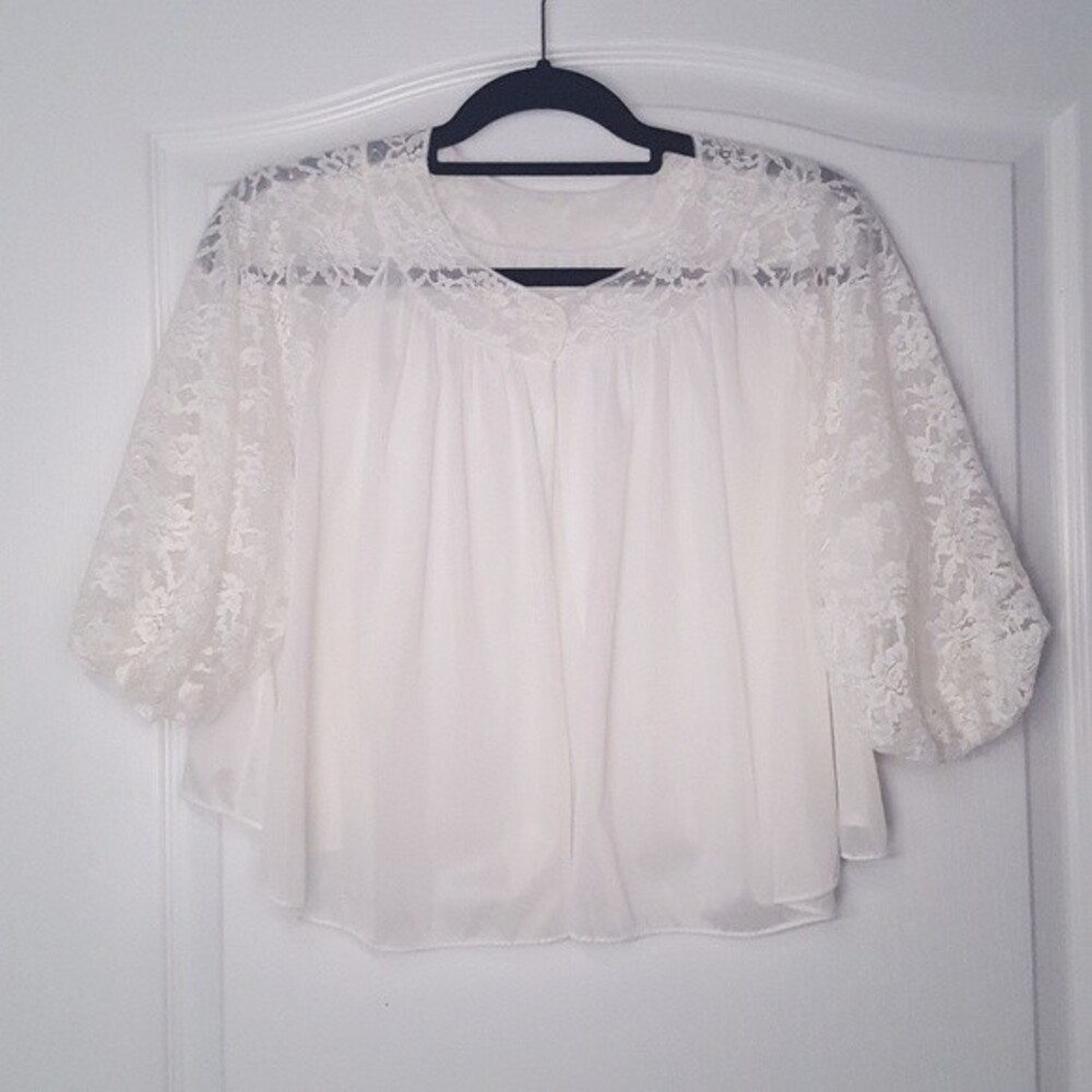 Vanity Fair Vintage White Lace Half Robe Lace